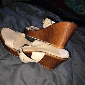 Cream and Brown Shoes with Classic Style